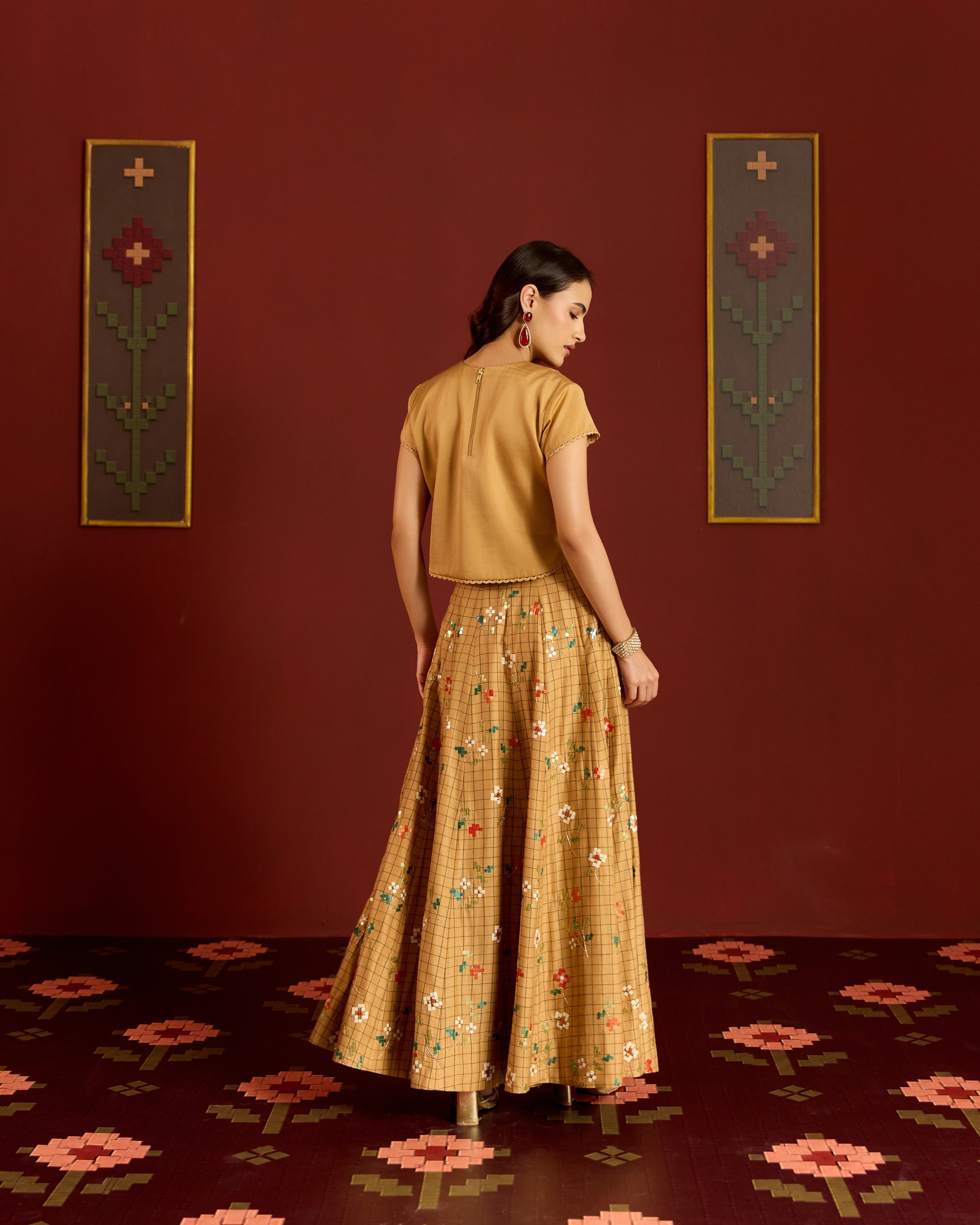 GOLD JAL SKIRT + U-SHAPE BLOUSE