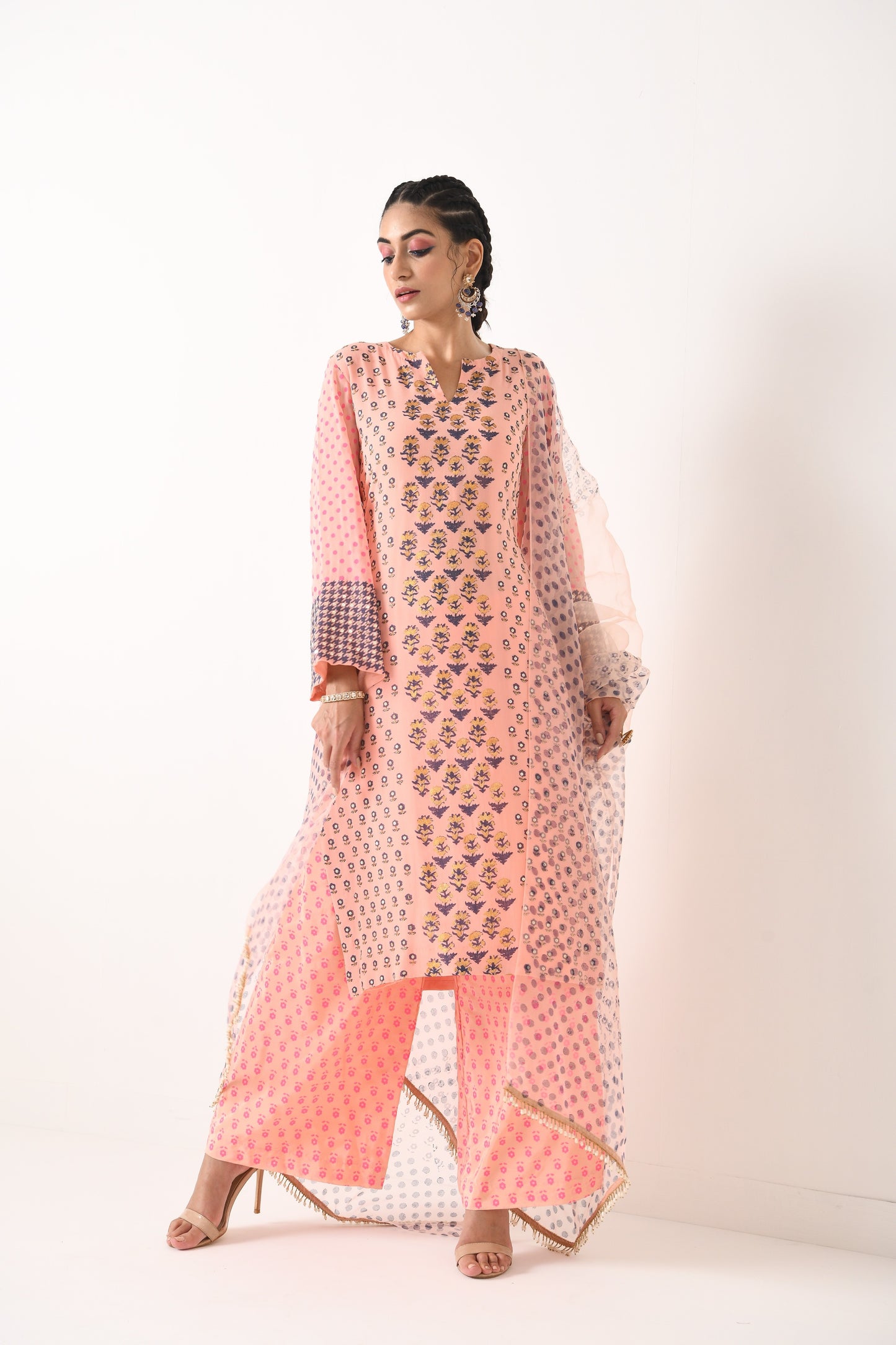 BLUSH PINK FOIL PRINT DETAIL SMALL BOOTI KURTA