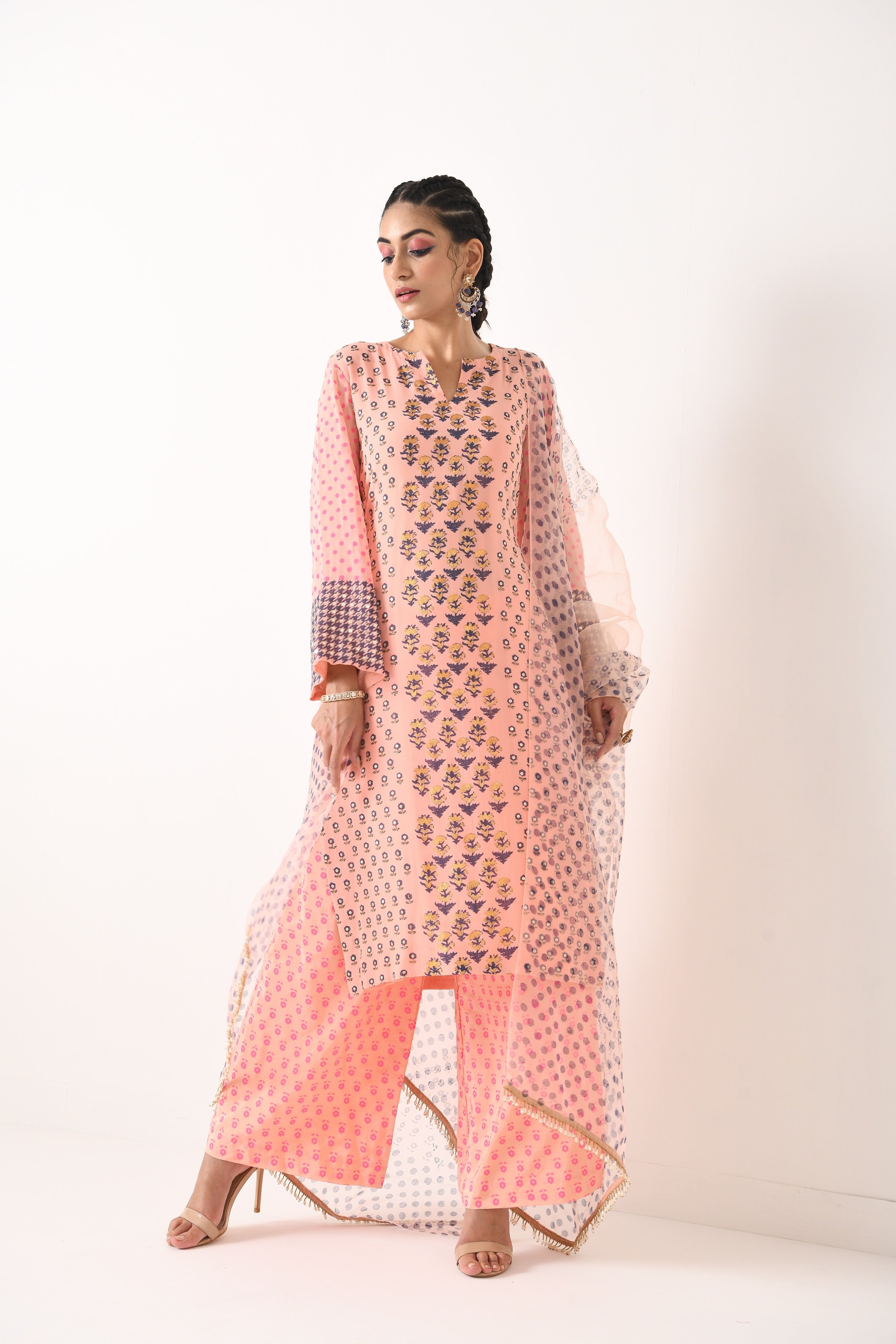BLUSH PINK FOIL PRINT DETAIL SMALL BOOTI KURTA