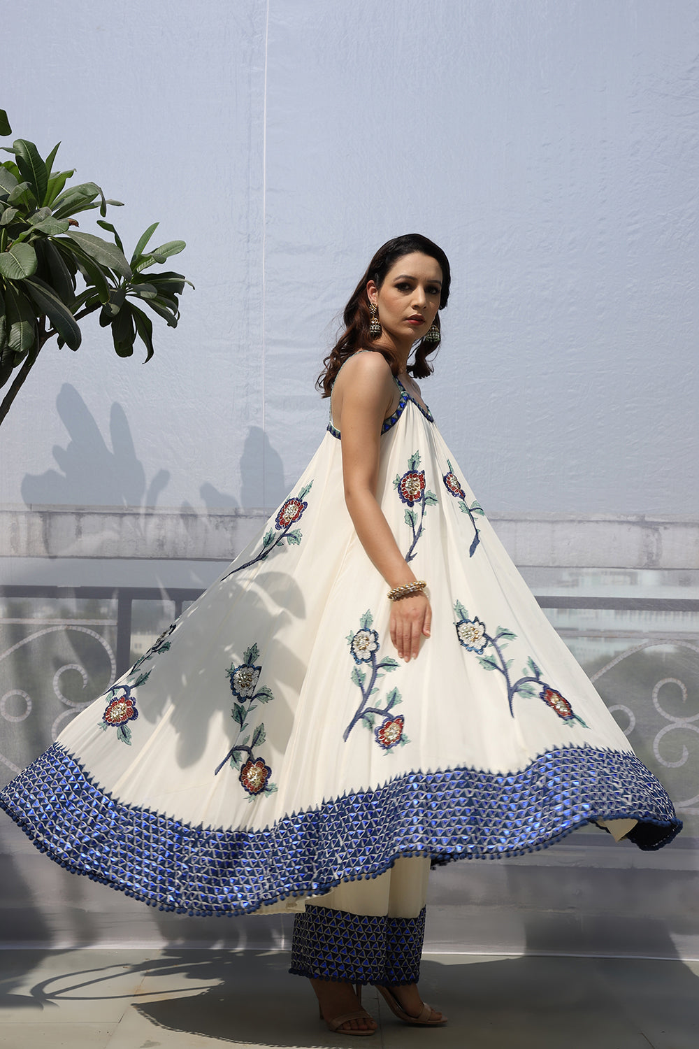 OFF WHITE BIG FLOWER BOOTA STRAP ANARKALI SET