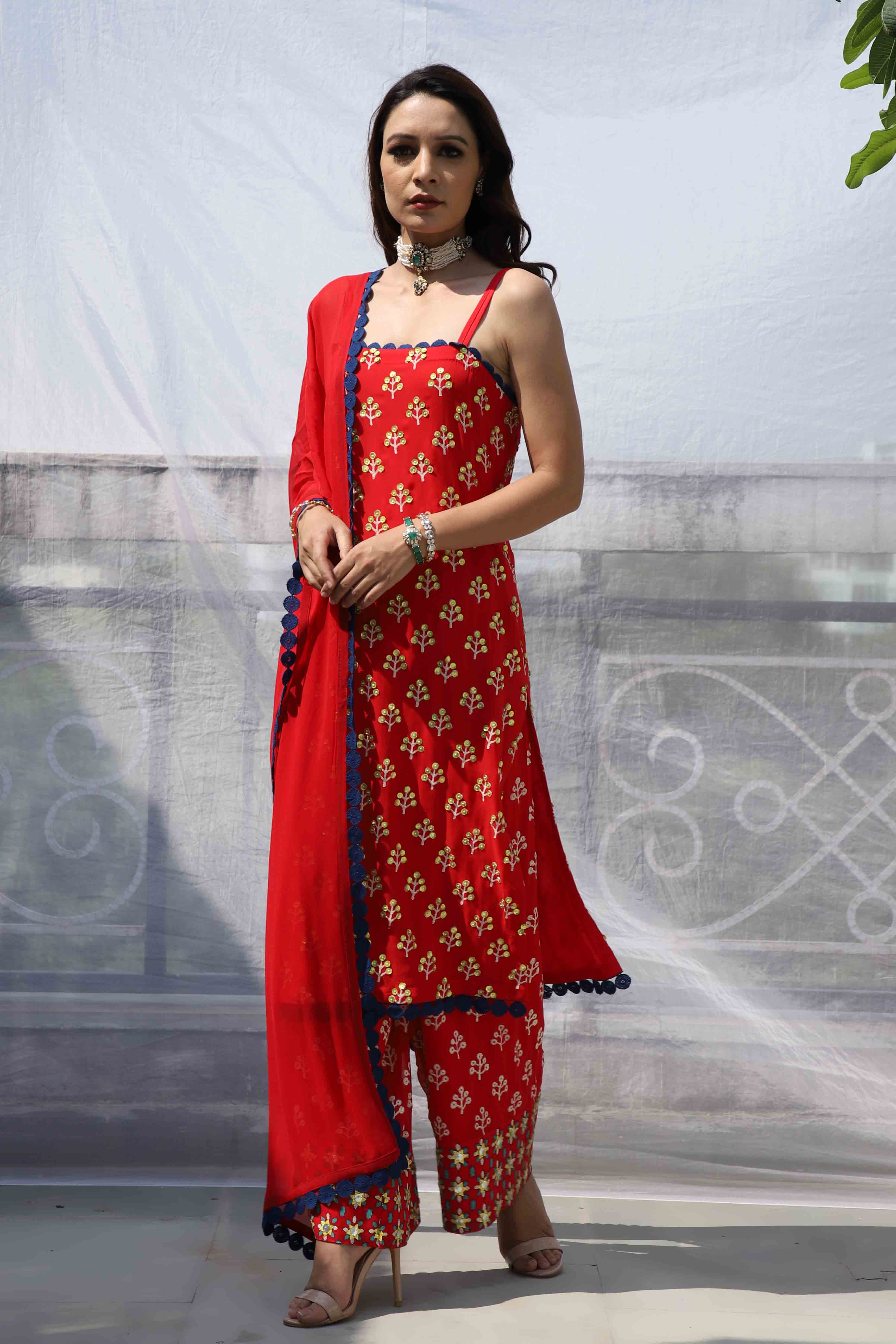 RED SMALL BOOTI STRAPPY KURTA