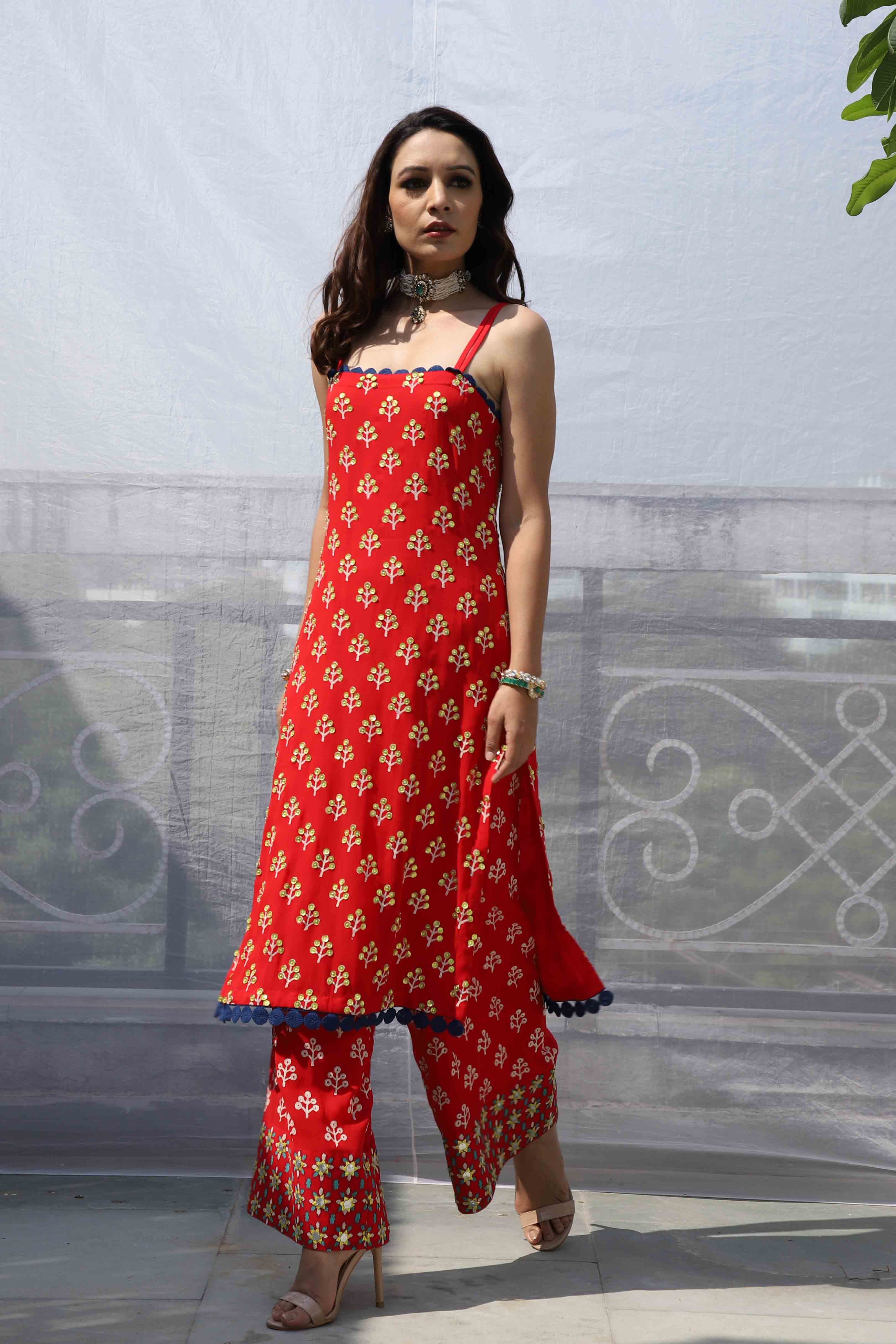 RED SMALL BOOTI STRAPPY KURTA