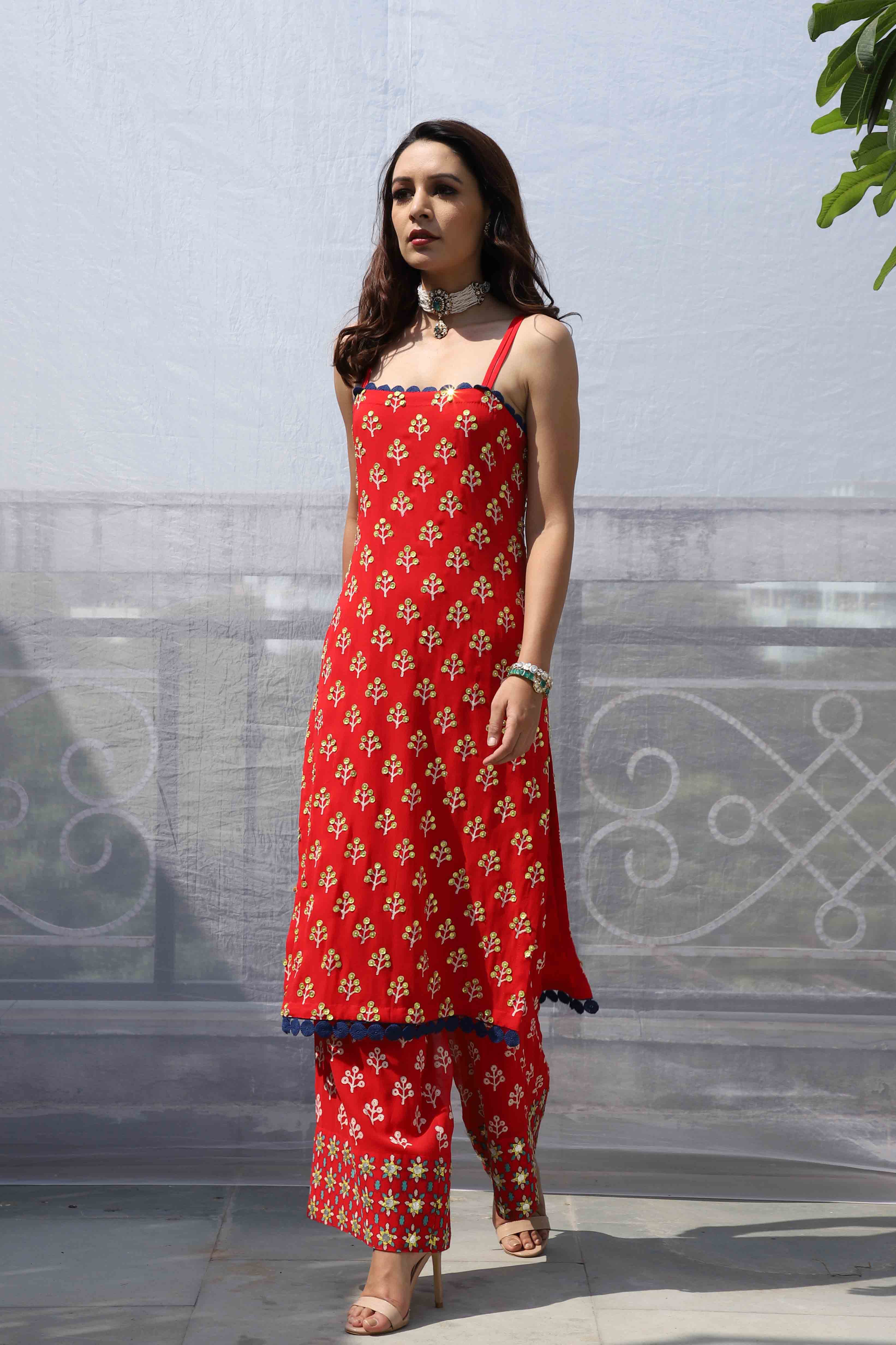 RED SMALL BOOTI STRAPPY KURTA