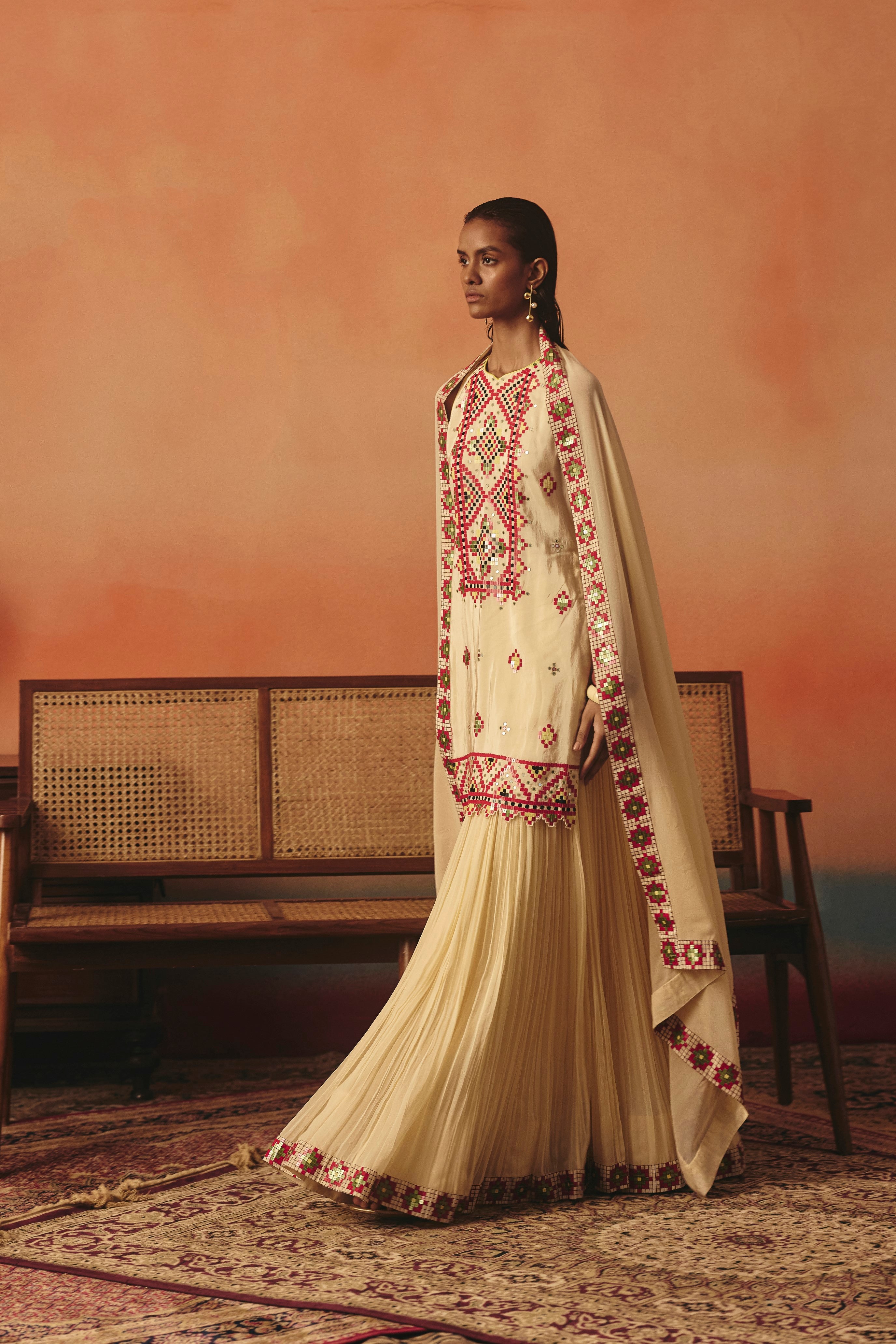 JHAROKHA LEHNGA SET