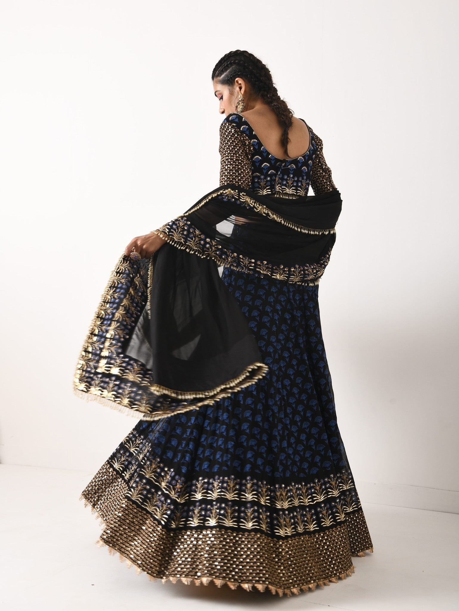 BLACK LEHNGA