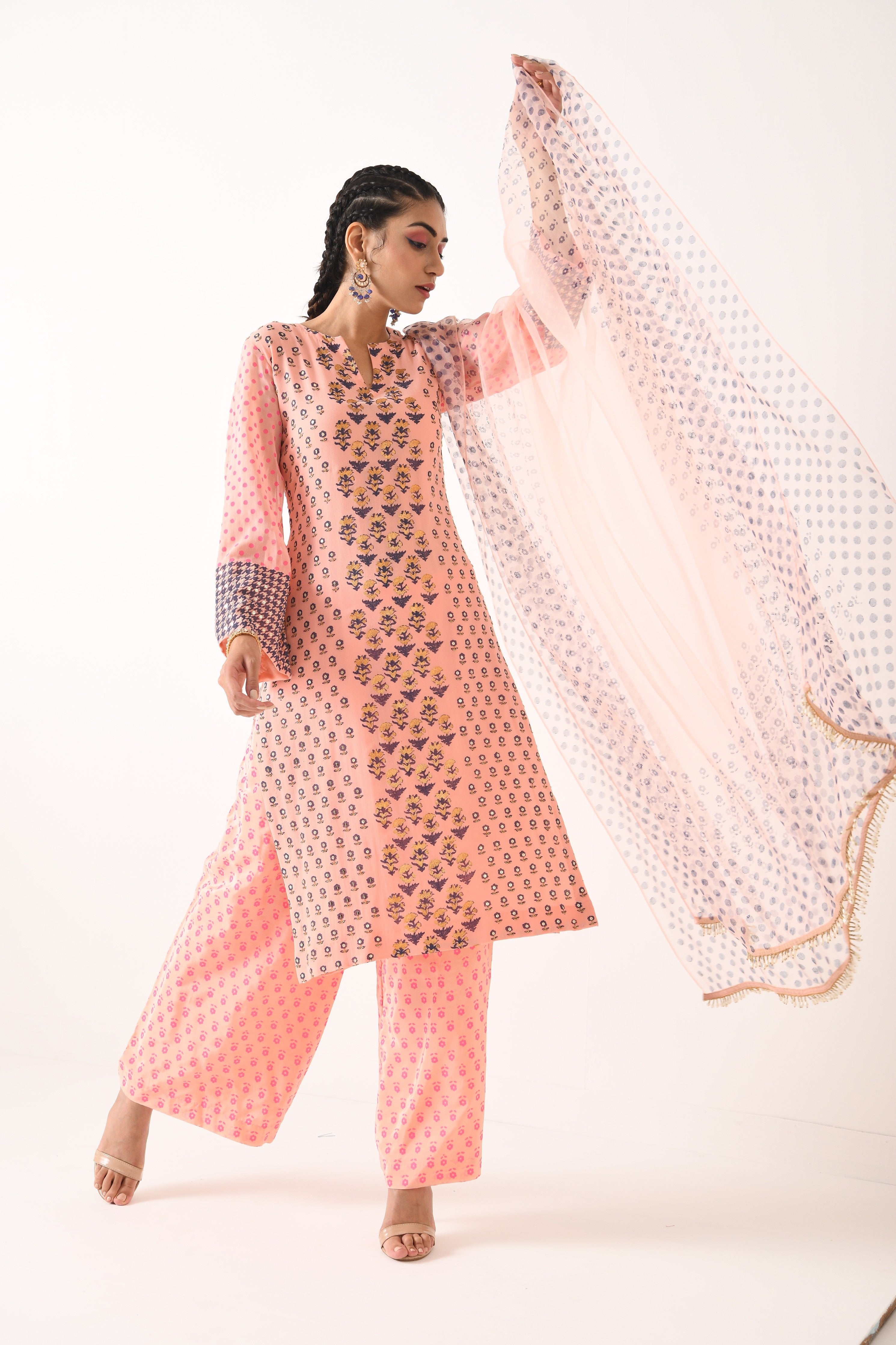 BLUSH PINK FOIL PRINT DETAIL SMALL BOOTI KURTA